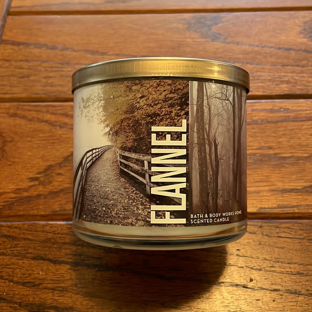 Bath & Body Works 3 Wick Flannel Scented Candle 14.5oz